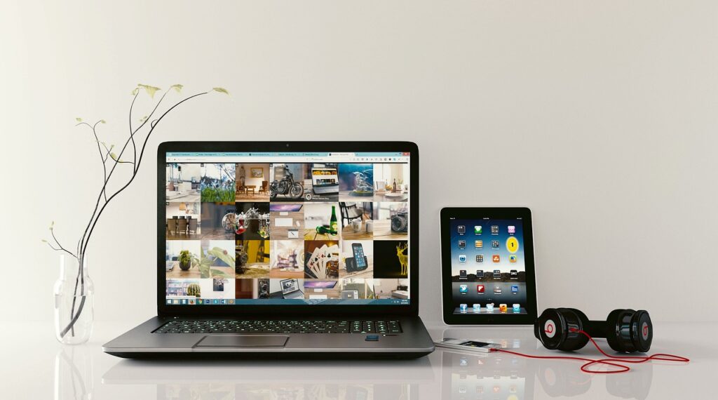 AI Gadgets 2025: Top 5 Smart Devices Revolutionizing Daily Life